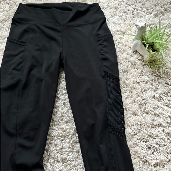 Super cute thick workout mesh, side, leg, see-through gym, black leggings - Picture 5 of 6